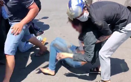 Xe khách vượt đèn đỏ gây tai nạn kinh hoàng ở Bình Dương: 2 cô gái bị cuốn vào gầm, nhiều người nằm la liệt giữa đường
