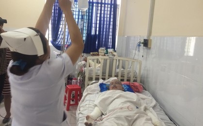 Vụ hầm cầu phát nổ khiến 4 người bị thương: Người chồng bỏng tới 96%, tiên lượng xấu