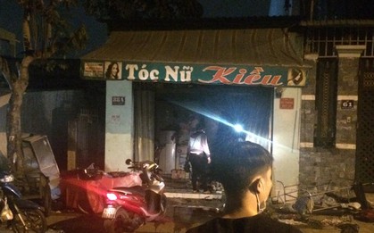 TP.HCM: Tiệm tóc khoá trái cửa bốc cháy nghi ngút, đôi nam nữ tử vong nằm cạnh nhau