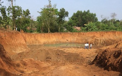 Cha mẹ đi rẫy, hai anh em ruột rơi xuống hầm đất tử vong
