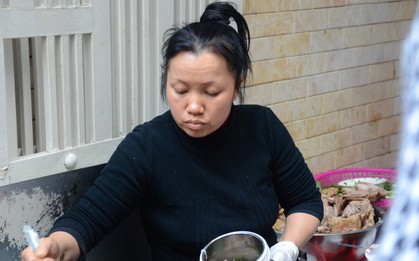 Bị tố mắng nhiếc khiến cô gái ức phát khóc, nữ chủ quán bún ngan Nhàn lên tiếng