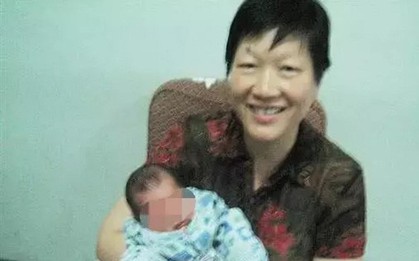 Nhờ nghề trông trẻ, người phụ nữ nông thôn kiếm đủ tiền cho con học đại học và mua được nhà ở 2 thành phố lớn