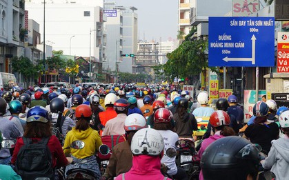 Ùn tắc "trùng trùng, lớp lớp" những ngày cận Tết