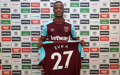 Chính thức: Evra tái ngộ David Moyes, trở lại Premier League