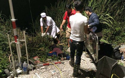 Người bị thương nằm la liệt ở hiện trường xe khách rơi xuống vực sâu 70m đèo Lò Xo
