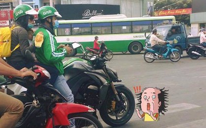 Chùm ảnh: Những chiếc phân khối lớn đắt tiền hằng ngày rong ruổi ship hàng và chạy xe ôm