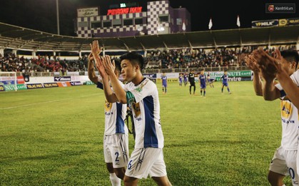 Thủ lĩnh Xuân Trường cùng đồng đội HAGL “đốn tim” fan vì hành động đẹp