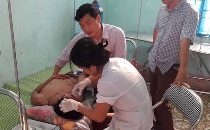 Em bị tát cảnh cáo, anh đến trường đánh thầy giáo gãy mũi