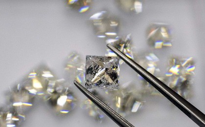 Phát hiện ra một thứ băng chưa từng tồn tại trong tự nhiên nằm giữa một viên kim cương