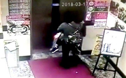 Nghi án bà sát hại cháu trong khách sạn