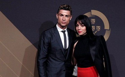 Ronaldo bất ngờ dò hỏi cuộc sống ở Trung Quốc