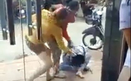 Truy tìm tung tích 2 phụ nữ đánh người dã man trên phố