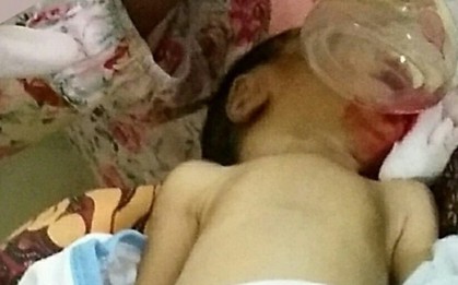 Thấy cháu 10 ngày tuổi khóc mãi không nín, bà tưởng đói, vội vàng nấu súp cho ăn và cái kết bi kịch