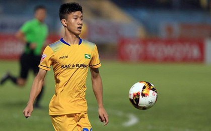 Phan Văn Đức U23 dứt điểm trúng cột dọc trong trận hòa của SLNA