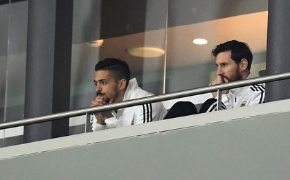 Messi ngồi khán đài, chứng kiến Argentina bị Tây Ban Nha hủy diệt
