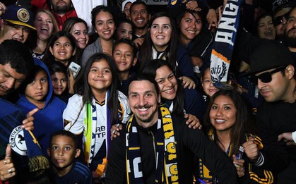 Ibrahimovic được chào đón như người hùng ở Mỹ