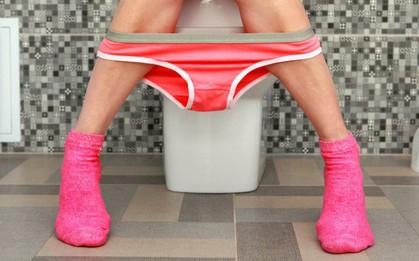 Thói quen xấu khi đi tiểu rất nhiều bạn trẻ mắc phải mà không biết có thể gây hậu quả nghiêm trọng