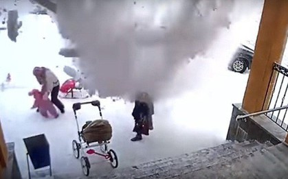 Video: Bé gái 1 tuổi rưỡi cứu mẹ thoát trận lở tuyết trong gang tấc