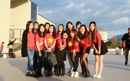 Mỗi năm, cha mẹ Việt chi tới 3 tỉ USD cho con đi du học nước ngoài