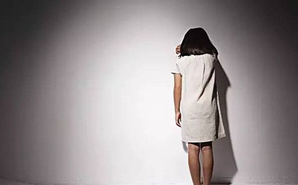 Bé gái 11 tuổi bị hàng xóm cưỡng hiếp suốt 6 tháng, cha mẹ không hay biết