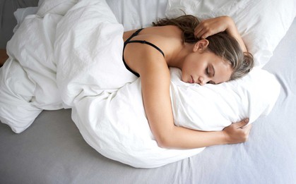 Hóa ra đây là lý do đằng sau việc chúng ta hay đắp chăn khi ngủ dù trời có nóng điên đảo thế nào