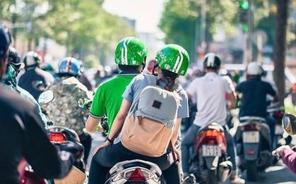 Grab tính thêm phụ phí giá linh hoạt của khách hàng sau khi Uber bị xóa sổ