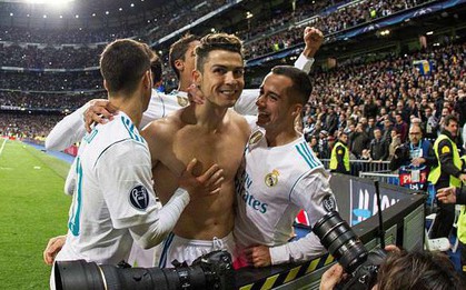 Ngày Messi cúi đầu là khi Ronaldo chói sáng, xô đổ kỷ lục