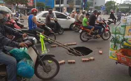 Hà Nội: Thêm một "hố tử thần" bỗng nhiên xuất hiện trên đường Cát Linh