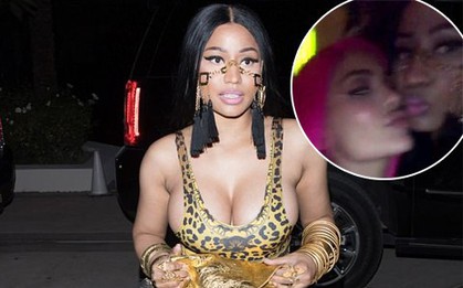 Gây phản cảm vì hở gần hết vòng 1 ngoại cỡ, Nicki Minaj lại còn suýt khoá môi Kylie