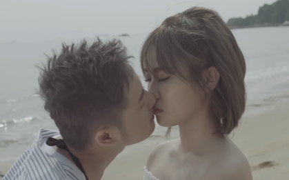 Thanh Duy "bán nude", lần đầu khoá môi bạn diễn trong MV mới