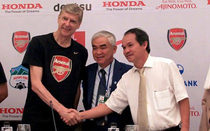 Bầu Đức và cái bắt tay lịch sử với HLV Wenger cho ra đời lứa Công Phượng, Xuân Trường