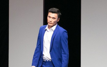 Bùi Tiến Dũng trình diễn catwalk và áp lực của người nổi tiếng