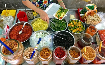 Ăn mãi không sợ hết tiền ở khu ăn vặt giá rẻ Xóm Chiếu - Sài Gòn