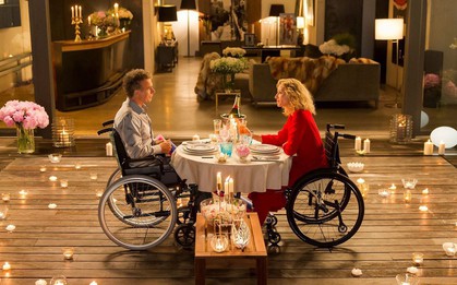 “Lăn đến bên em”: Câu chuyện cưa gái độc nhất kiểu Pháp đứng đầu phòng vé 2 tuần liên tiếp