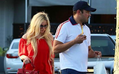Đã lâu mới xuất hiện, Avril Lavigne giờ đã là người yêu của con trai tỷ phú USD