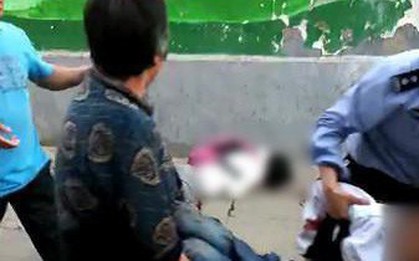 Đâm chém ngoài trường học, 19 người thương vong