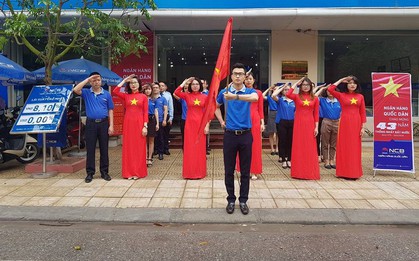 Chào mừng 43 năm giải phóng miền Nam, Ngân hàng Quốc Dân tổ chức lễ chào cờ đầy trang trọng, ý nghĩa