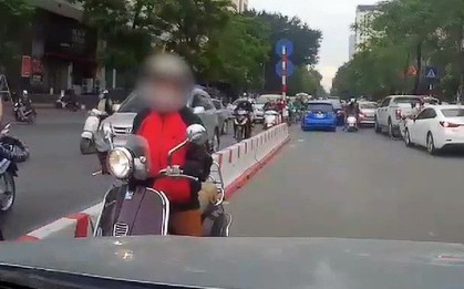 Tài xế ô tô thi gan với ninja Vespa đi vào đường ngược chiều: Em sai rồi anh xin lỗi em đi!