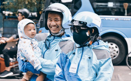 Tài xế Uber tắt app, bế con nhỏ xuống đường diễu hành chia tay "mái nhà" màu xanh dương