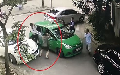 Nóng: Bố của nam thanh niên cầm gạch đánh lái xe taxi nói gì sau vụ việc?