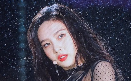 Sau 1 tháng "bỏ bê" Red Velvet, Joy hóa "em gái mưa" hớp hồn fan trên sân khấu Dream Concert
