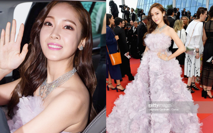 Nữ hoàng sang chảnh Jessica "tím thắm đượm" cả thảm đỏ Cannes, gây náo loạn nhưng sao trông mặt sợ thế này?