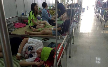 Sau khi ăn liên hoan chia tay tại nhà hàng, hơn 70 sinh viên phải nhập viện vì ngộ độc