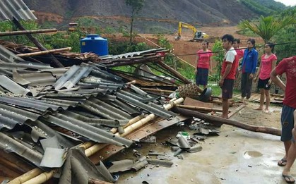 Nghệ An: Liên tiếp xảy ra lốc xoáy, đánh sập và làm tốc mái hơn 60 ngôi nhà