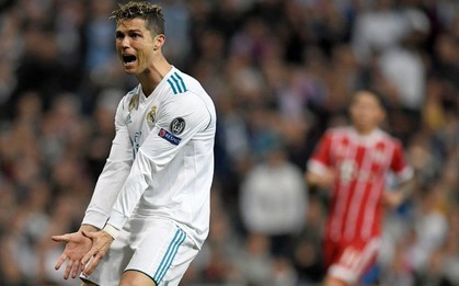 Ronaldo ức chế, la hét vì đồng đội không chuyền bóng ở tư thế thuận lợi