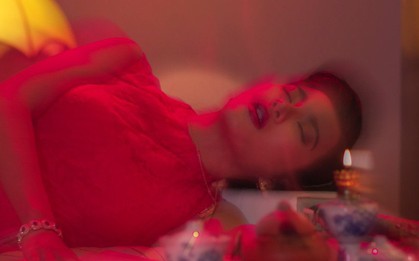 "Mộng Phù Hoa": Không chỉ nghiện mà còn kinh doanh hàng cấm, Ba Trang (Kim Tuyến) bị cảnh sát "sờ gáy"
