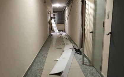 Trần chung cư ở Sài Gòn bất ngờ đổ sập, cư dân phát hoảng đóng cửa không dám ra ngoài