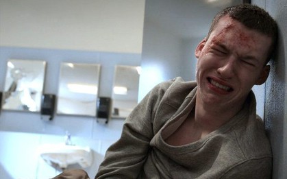 Khán giả bất ngờ phẫn nộ lần nữa vì cảnh tra tấn dã man ở series "13 Reasons Why" phần đầu