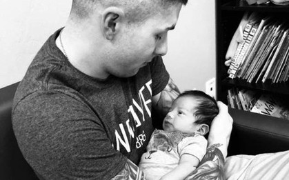 Chưa kịp vui mừng vì sắp được lên chức bố, anh lính trẻ bàng hoàng nghe tin con đã chết khi sinh nhưng diễn biến sau đó mới thật "éo le như phim"
