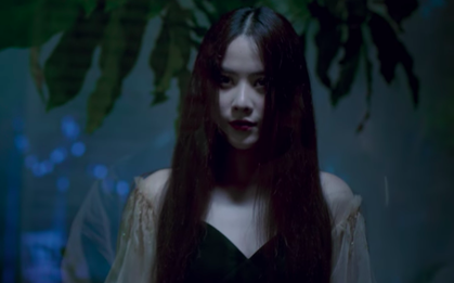 Nam Em hát tiếng Thái, gây ám ảnh với tạo hình ma nữ khóc ra máu trong MV mới